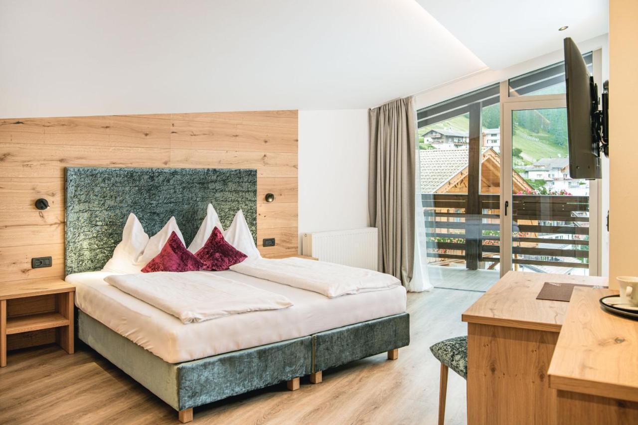 Garni Hotel Miara - Your Dolomites Home Селва ди Вал Гардена Екстериор снимка