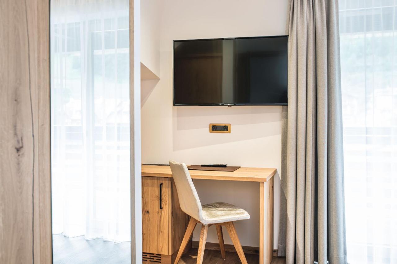 Garni Hotel Miara - Your Dolomites Home Селва ди Вал Гардена Екстериор снимка