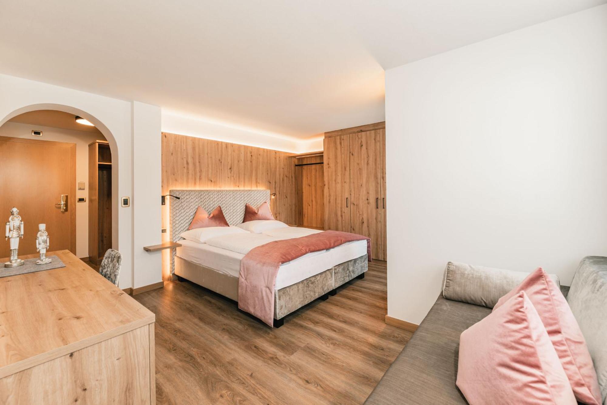 Garni Hotel Miara - Your Dolomites Home Селва ди Вал Гардена Екстериор снимка