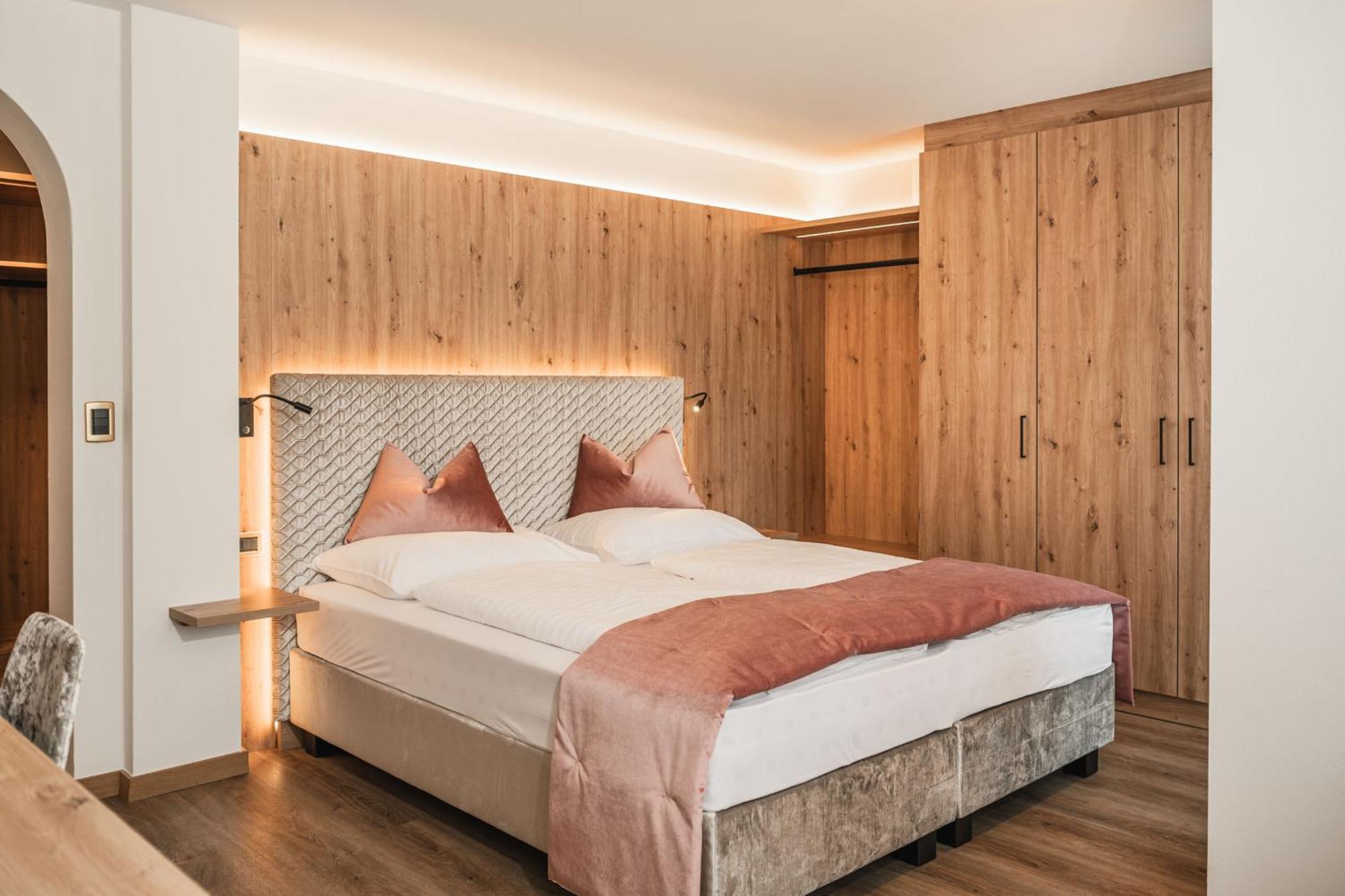 Garni Hotel Miara - Your Dolomites Home Селва ди Вал Гардена Екстериор снимка