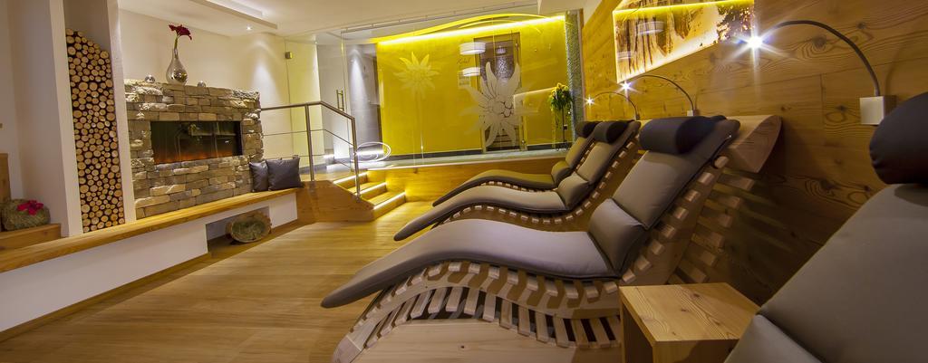 Garni Hotel Miara - Your Dolomites Home Селва ди Вал Гардена Екстериор снимка