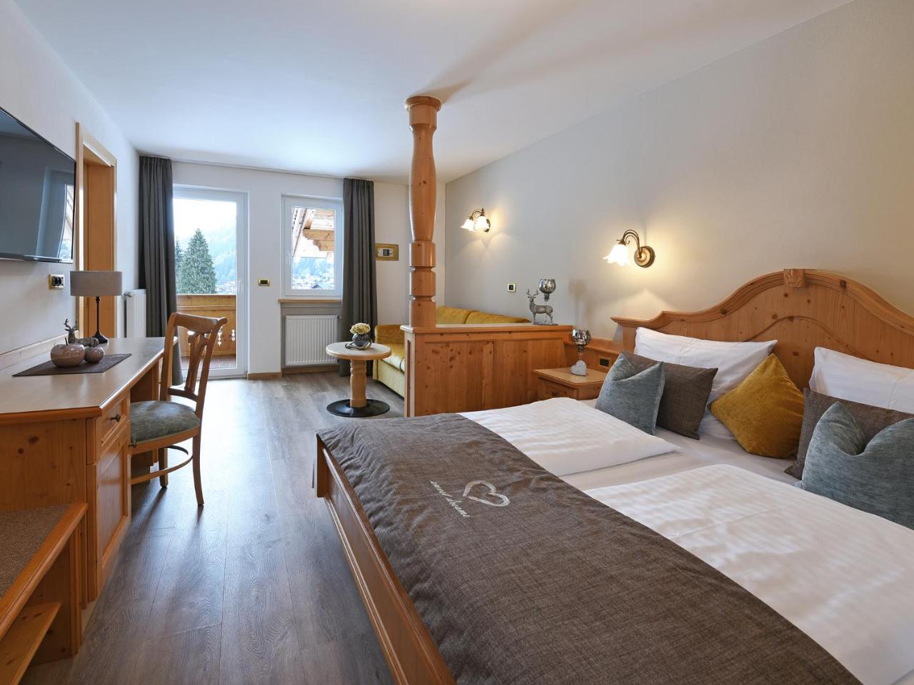 Garni Hotel Miara - Your Dolomites Home Селва ди Вал Гардена Екстериор снимка